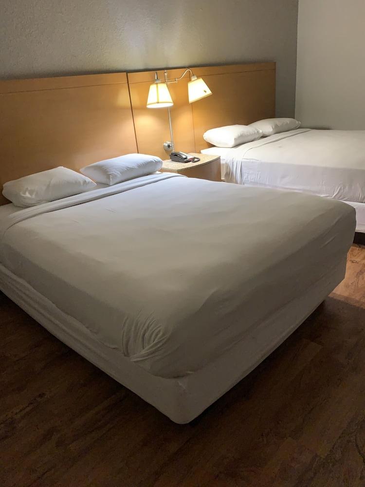 Motel 6 Savannah, GA- Gateway & I-95 photo 11