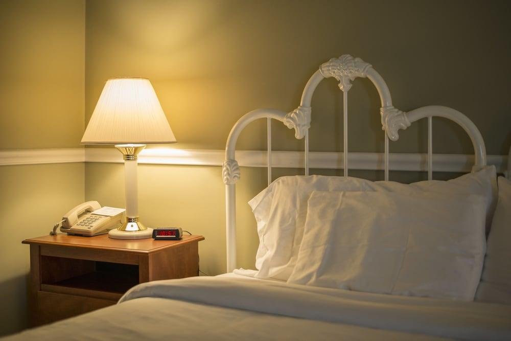 Sugarcreek Village Inn photo 22