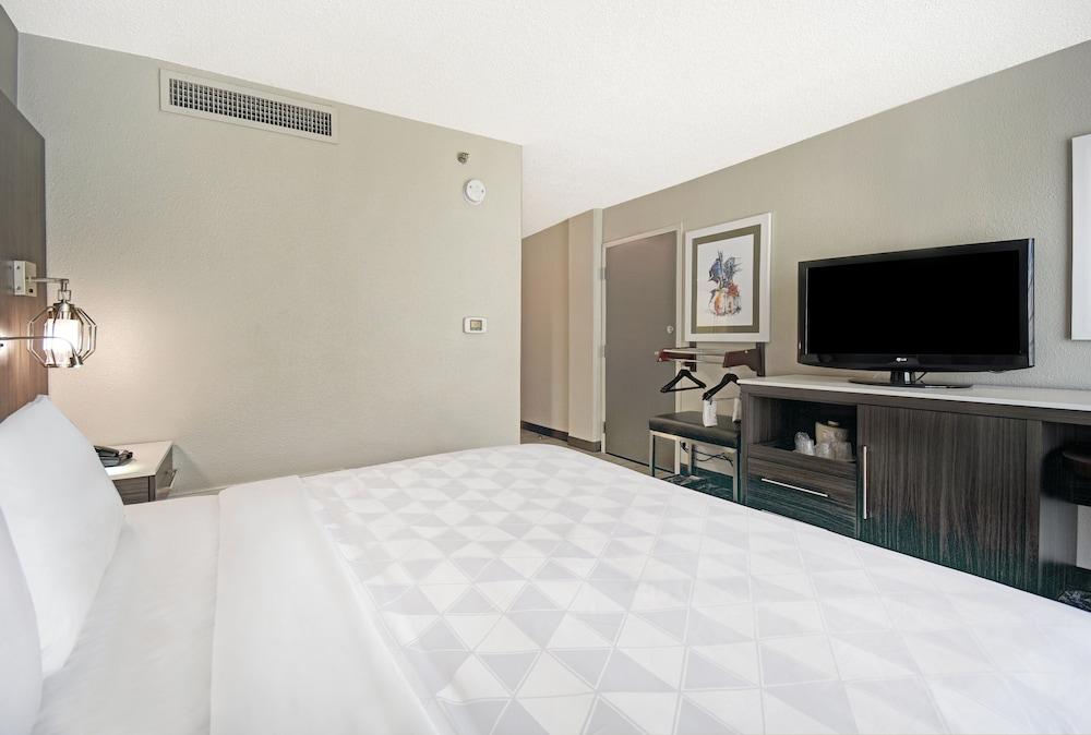 Holiday Inn Downtown Memphis by IHG photo 14