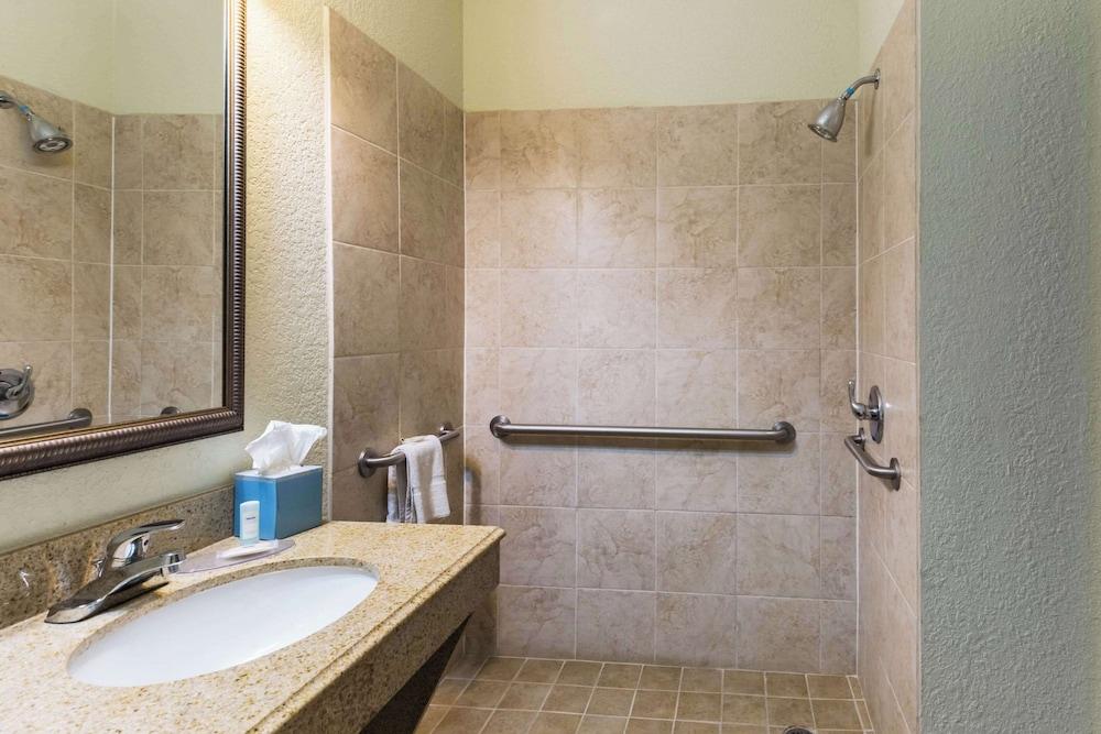 Suburban Studios Beaumont photo 17