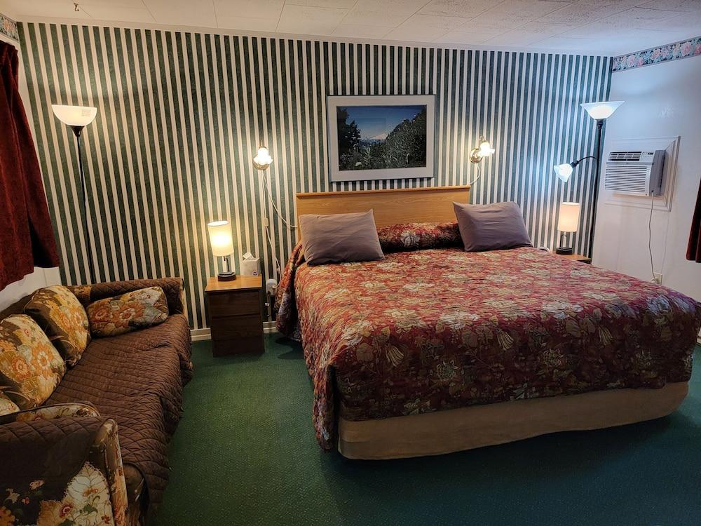 La Collage Inn photo 8