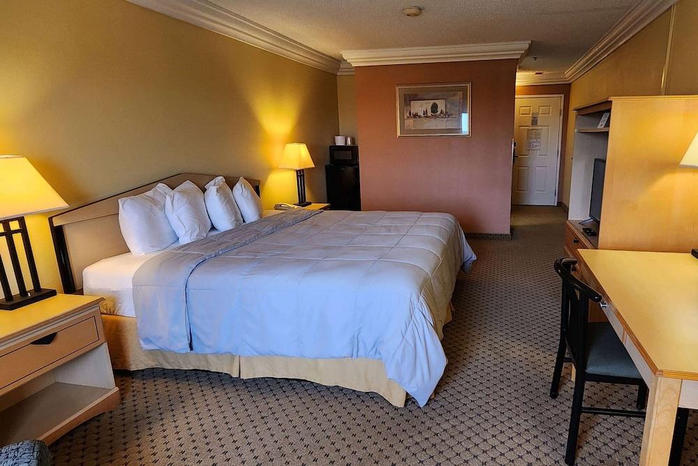 Super 8 by Wyndham Temple I-35 photo 11