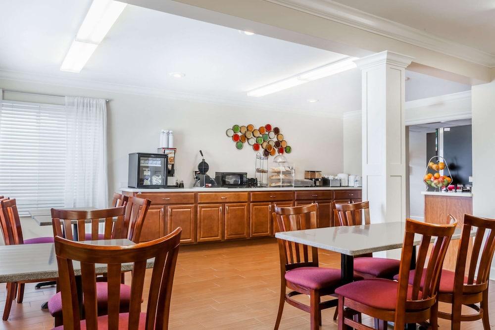 Ramada by Wyndham Tell City photo 25