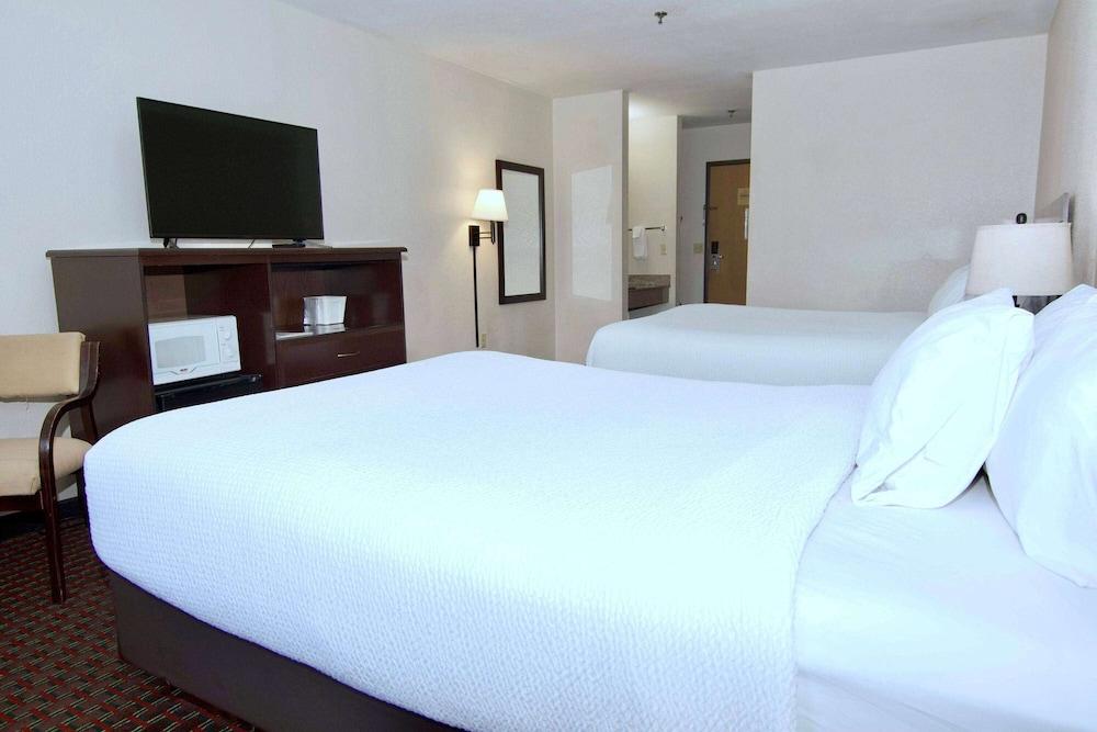 Ramada by Wyndham Tell City photo 14