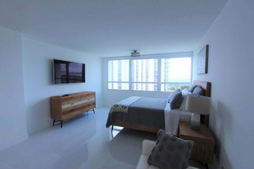 Soleil Apartments at Castle Beach Club photo 33