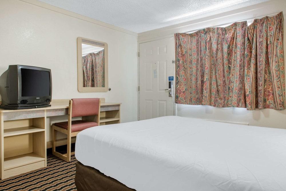 Rodeway Inn Sharonville - Cincinnati North photo 4