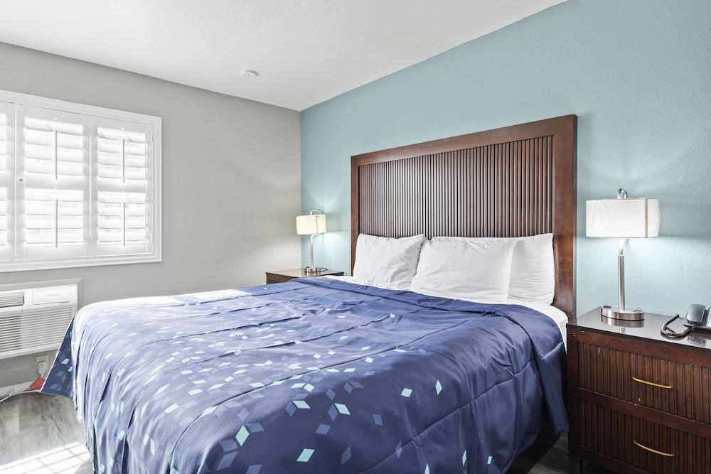Travelers Inn Medford photo 1