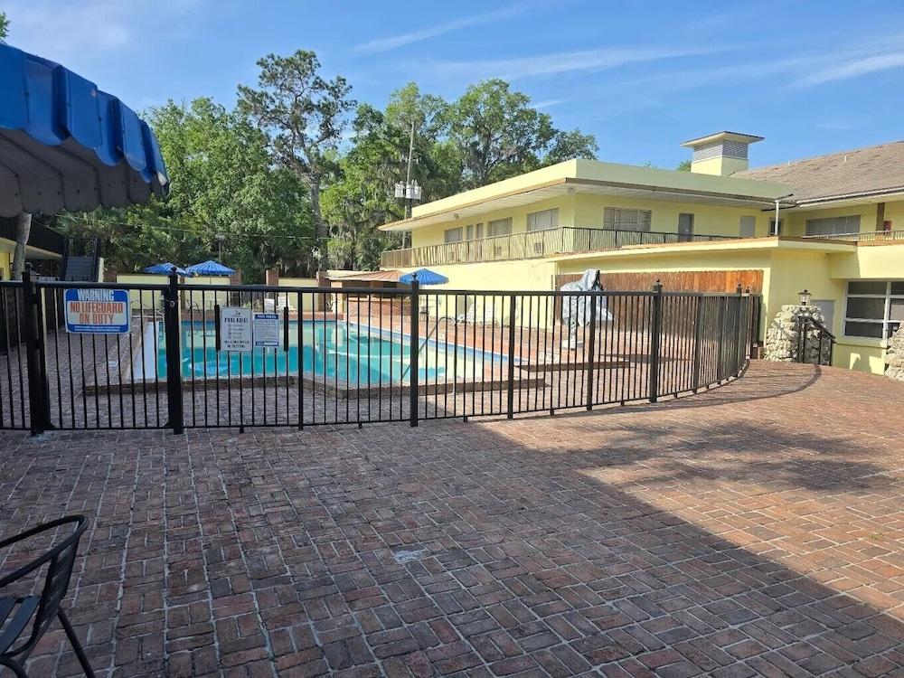 University Inn Gainesville photo 14