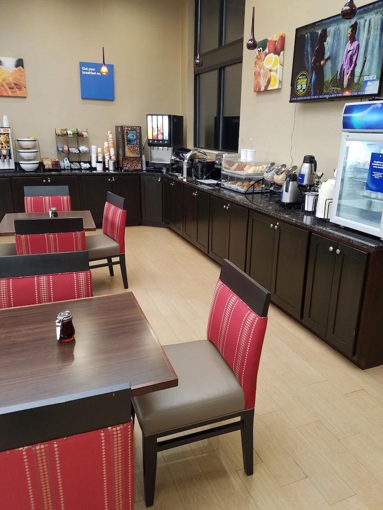Comfort Inn North of Asheville photo 68