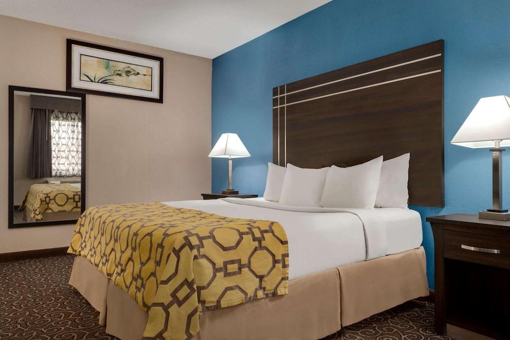 Baymont by Wyndham Muncie Near Ball State University photo 69