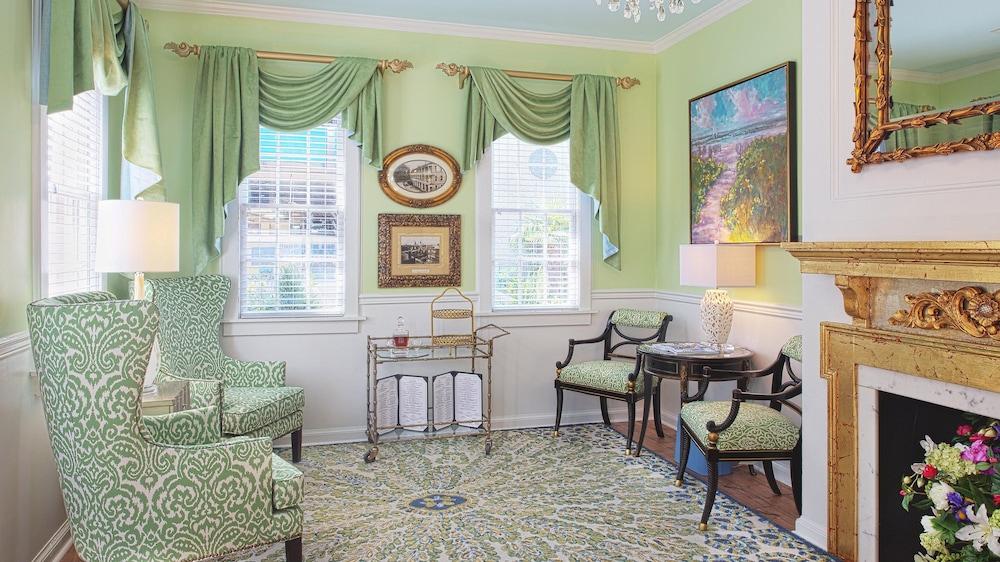 Elliott House Inn photo 12