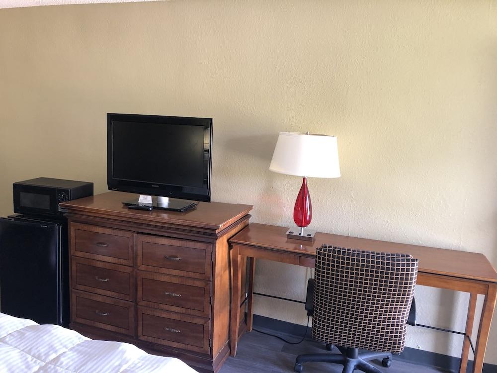 Americas Best Value Inn Wilson photo 18