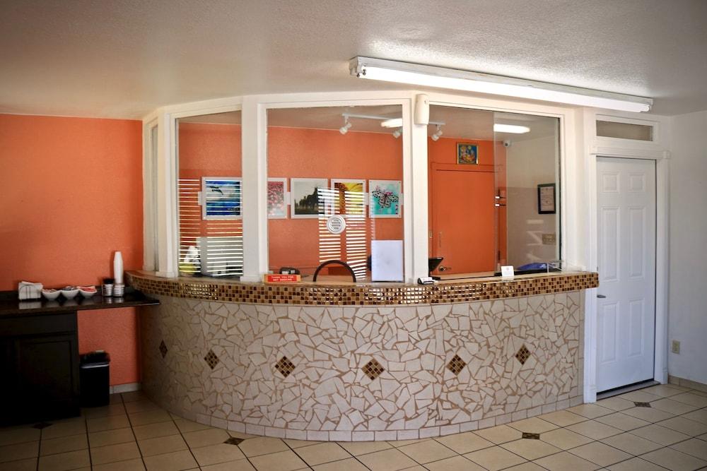 Heritage Inn & Suites photo 2