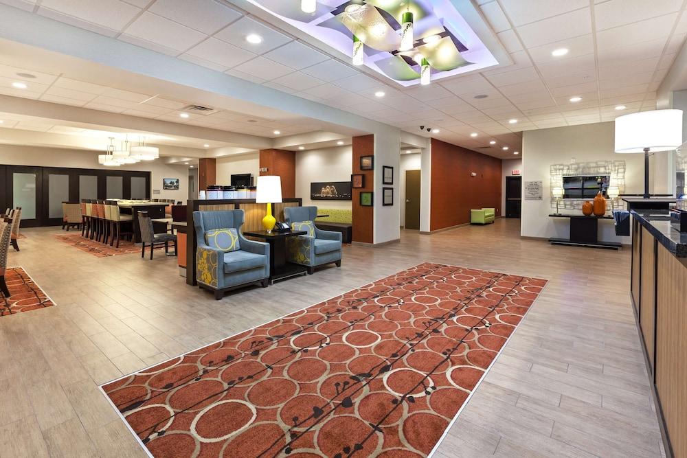 Hampton Inn Marion photo 2