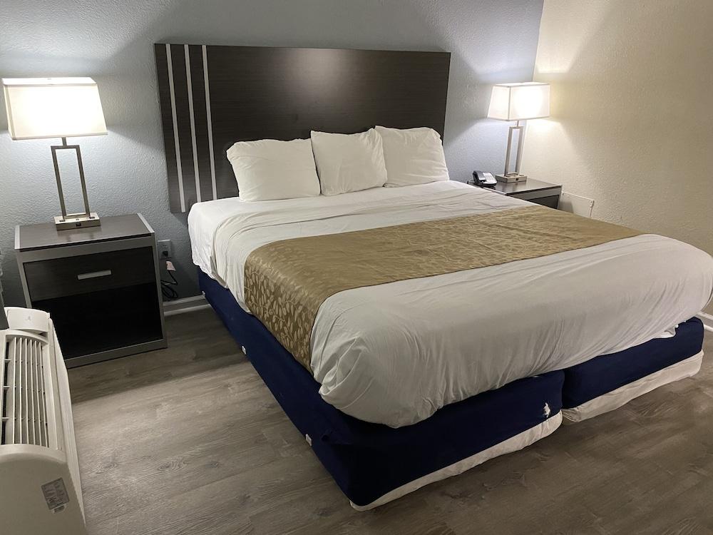 Red Carpet Inn & Suites photo 26