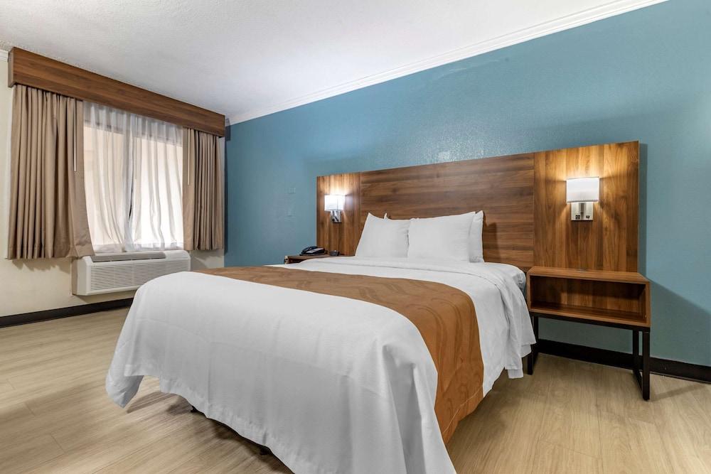 Quality Inn & Suites Ft. Jackson Maingate photo 4