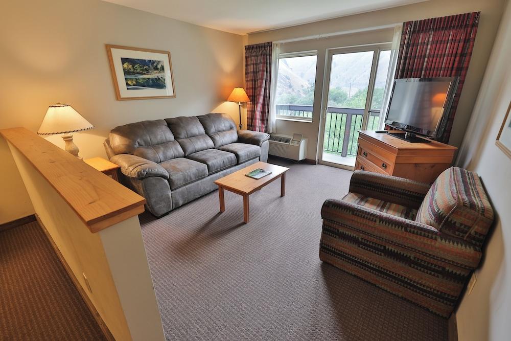 Salmon Rapids Lodge photo 35