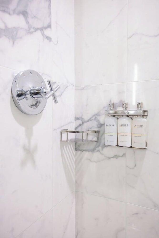 Axiom Hotel photo 24