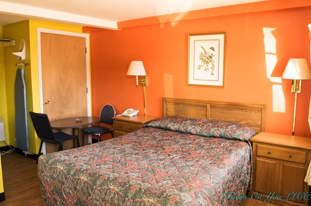Bloomfield Motel photo 10