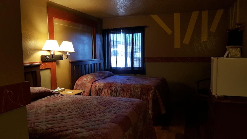 Earth Inn Motel photo 33