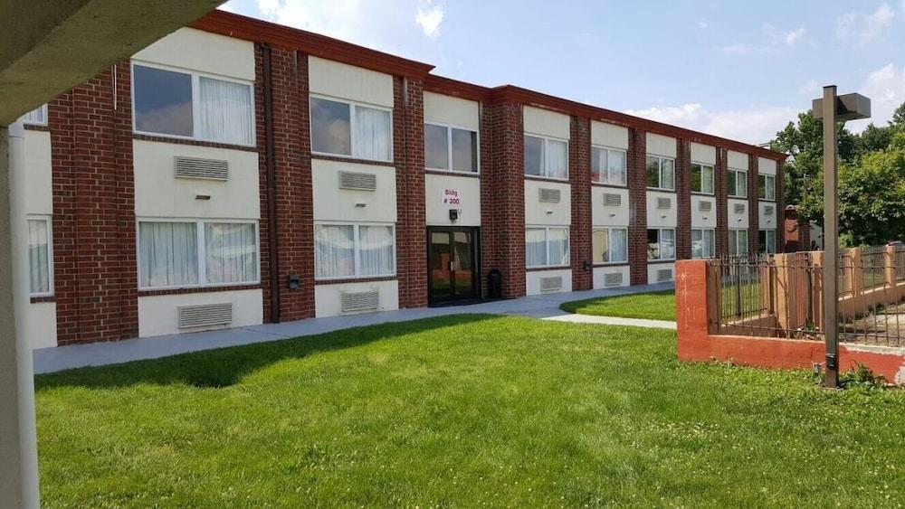 Red Carpet Inn & Suites photo 8