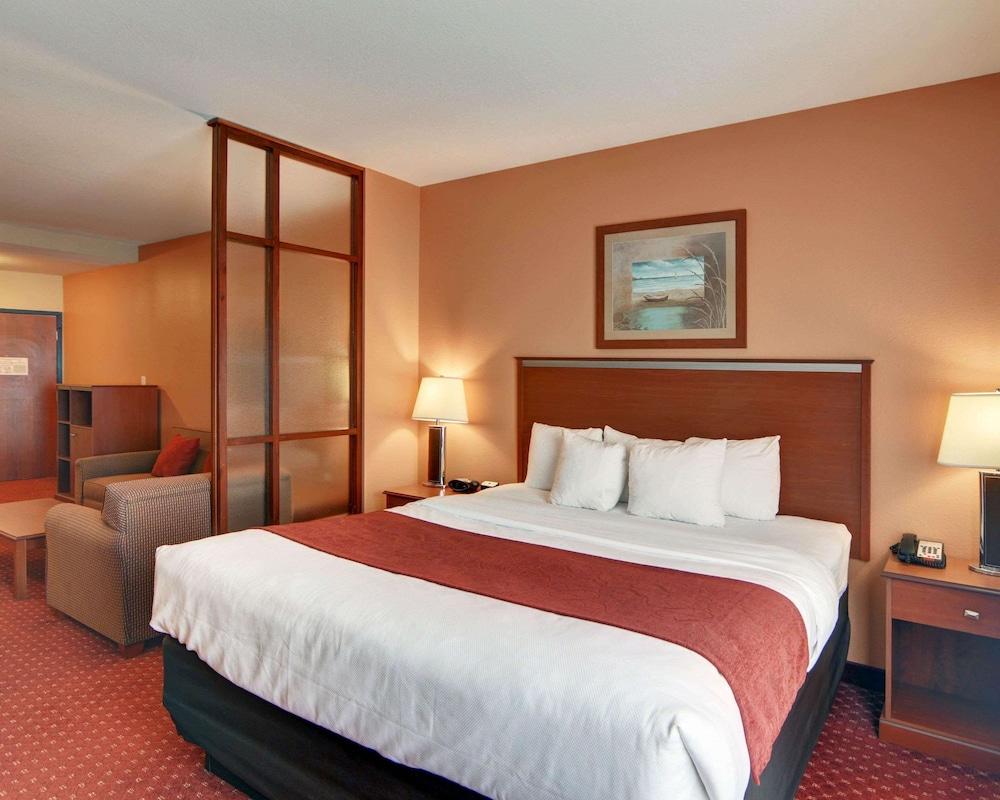 Quality Suites Near Cedar Creek Lake photo 22