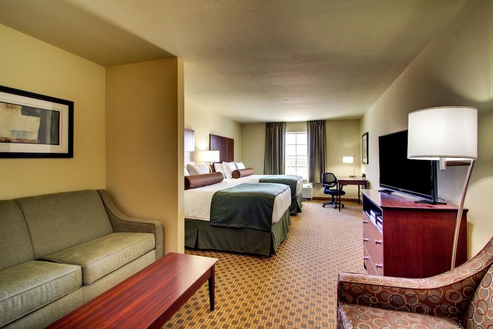Stanton Inn & Suites photo 37