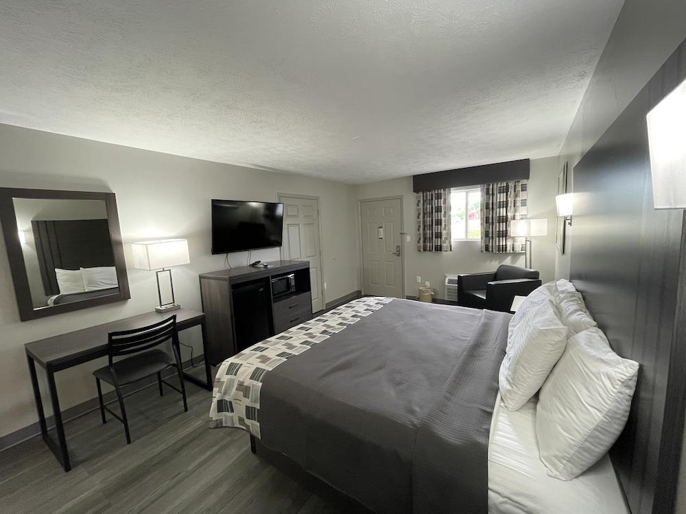 Embassy Inn photo 8