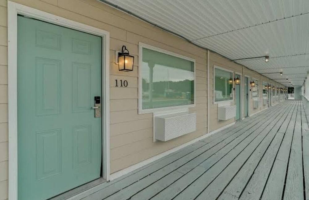 Dockside Inn photo 8