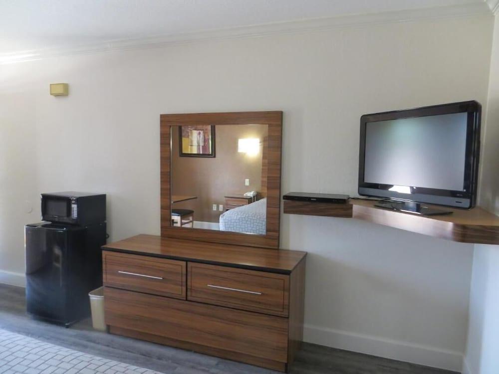 Palace Inn Wayside photo 12