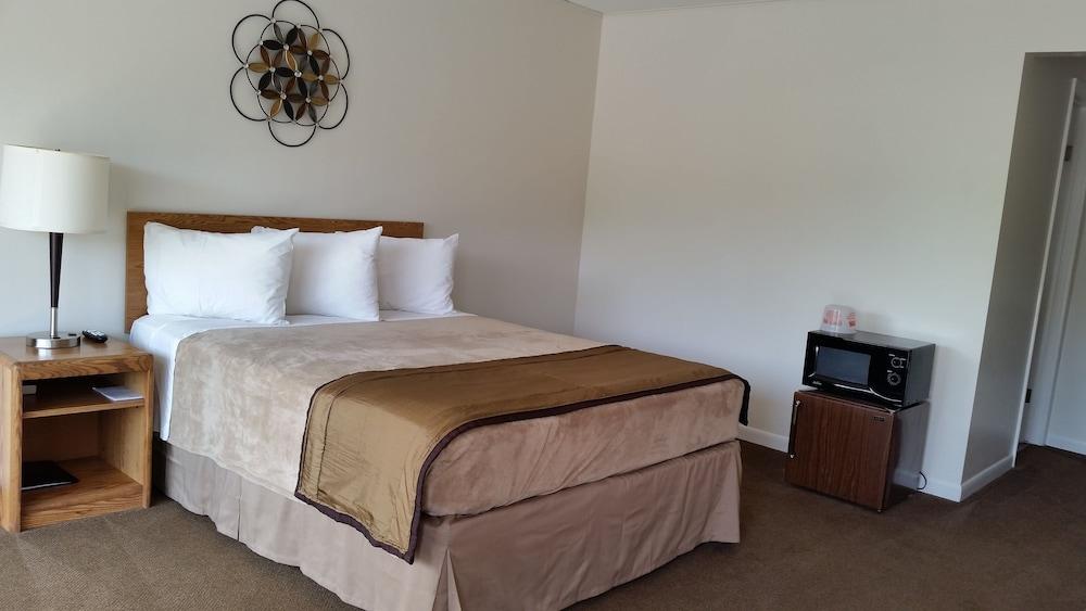 Surfside Motel photo 16