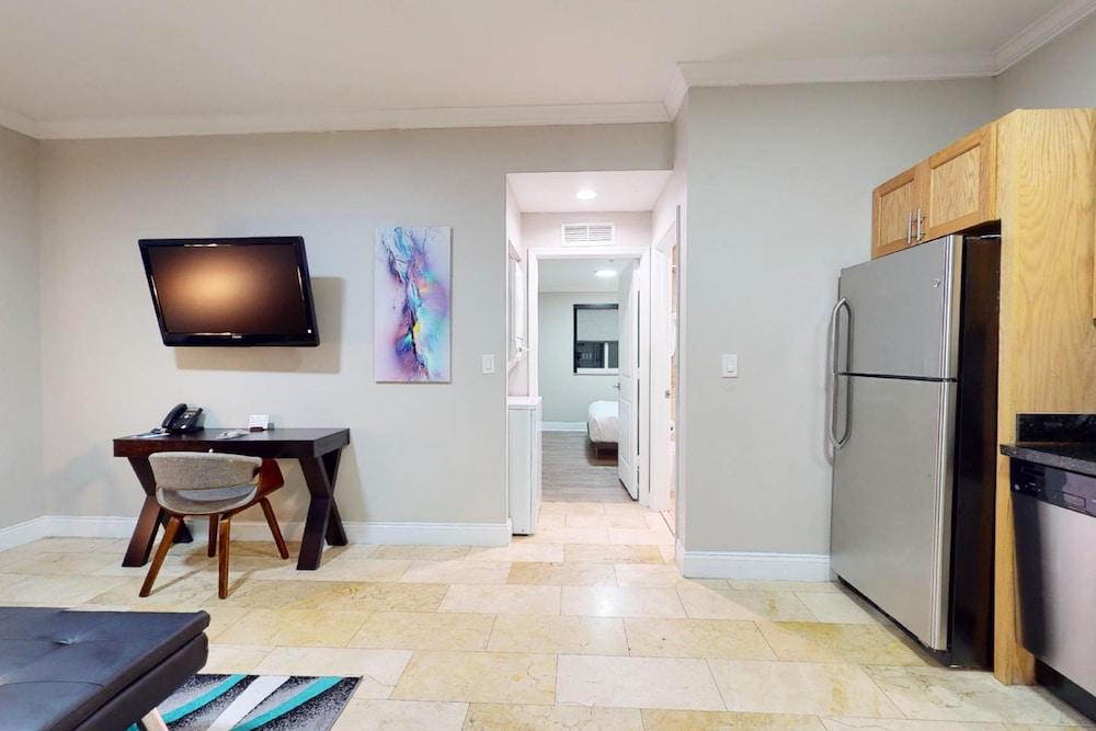 Nuvo Suites Hotel photo 48
