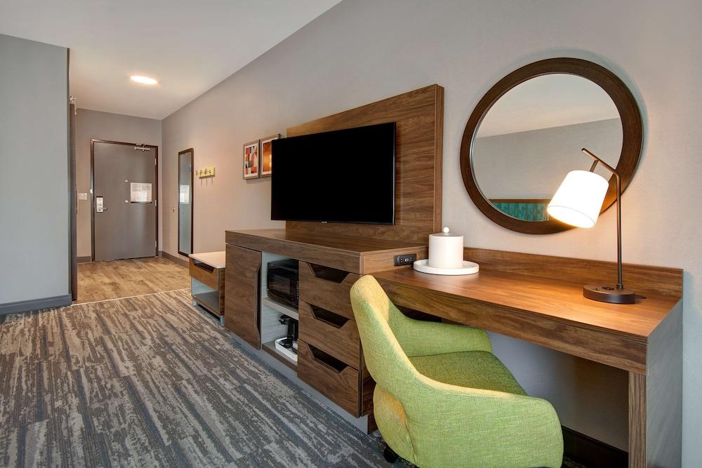 Hampton Inn & Suites Ontario Rancho Cucamonga photo 22