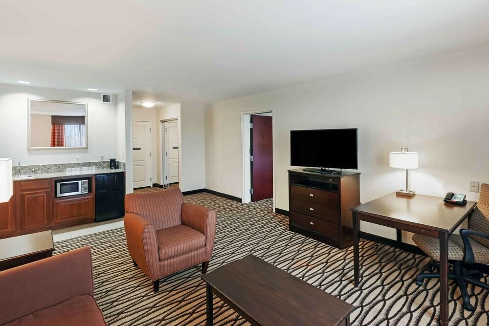 Hampton Inn & Suites Morgan City photo 23