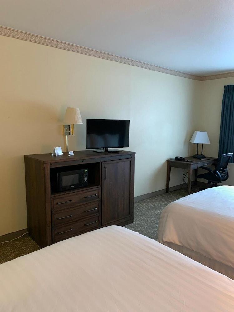 Yellowstone Lodge photo 30