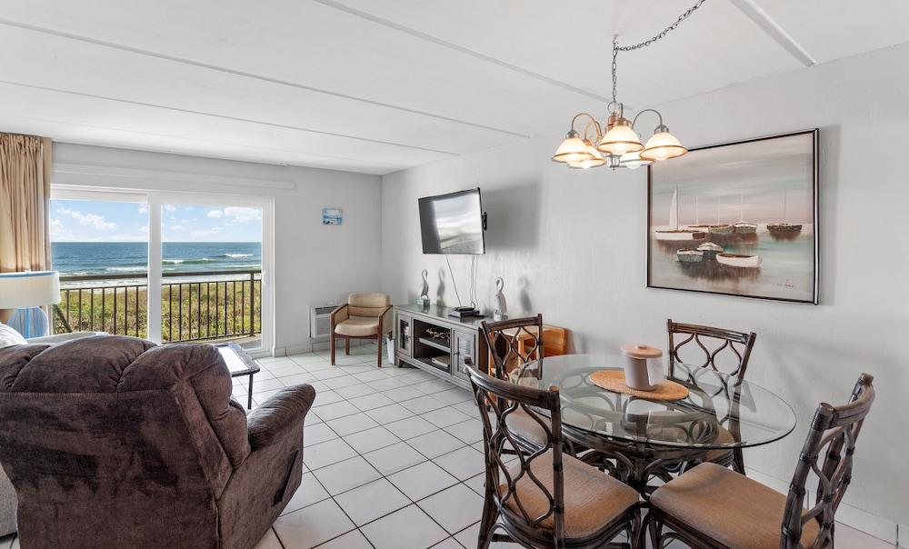 Beacher's Lodge Oceanfront Suites photo 18