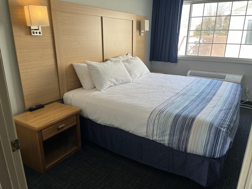 Days Inn & Suites by Wyndham Williamsburg IA North photo 6