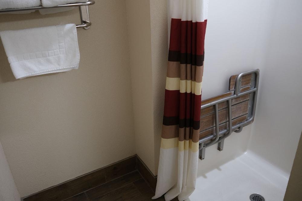 Red Roof Inn Staunton photo 10