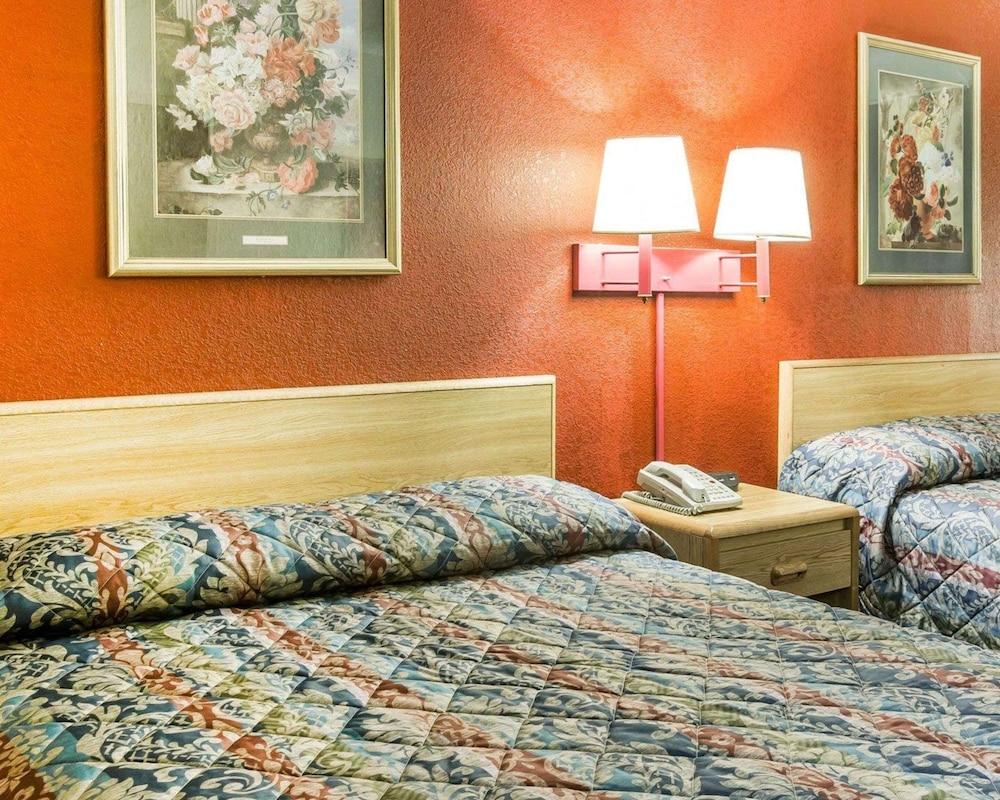 Econo Lodge Jonesboro - Atlanta South photo 31