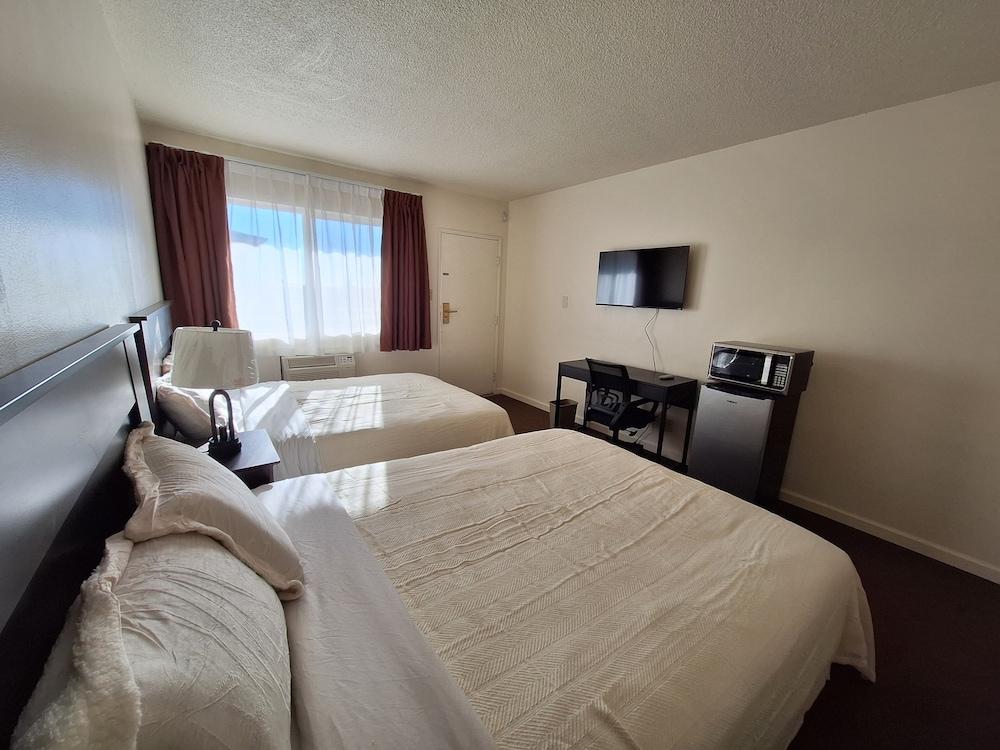 Leisure Lodge Motel photo 14