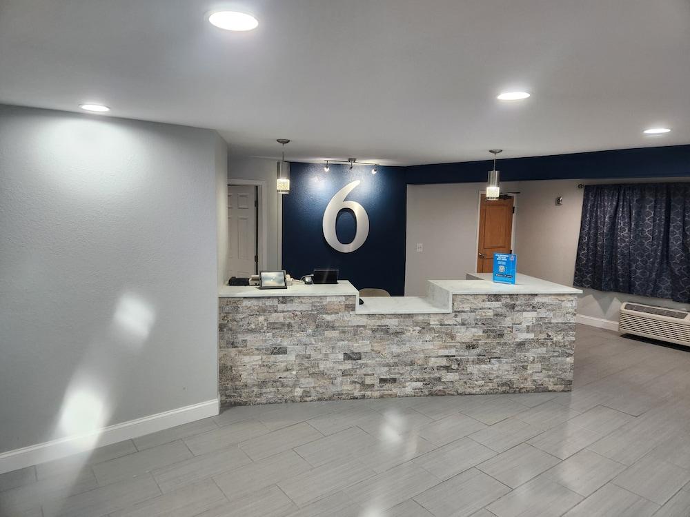Motel 6 Williamstown, WV photo 2