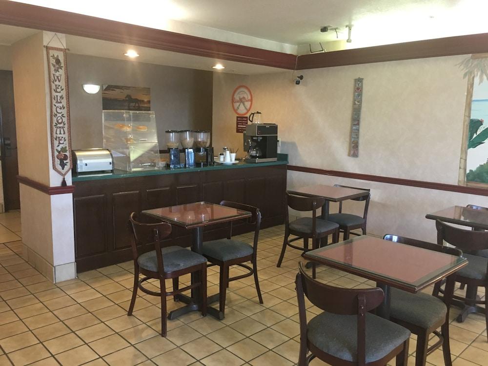 Derby Inn & Suites photo 19