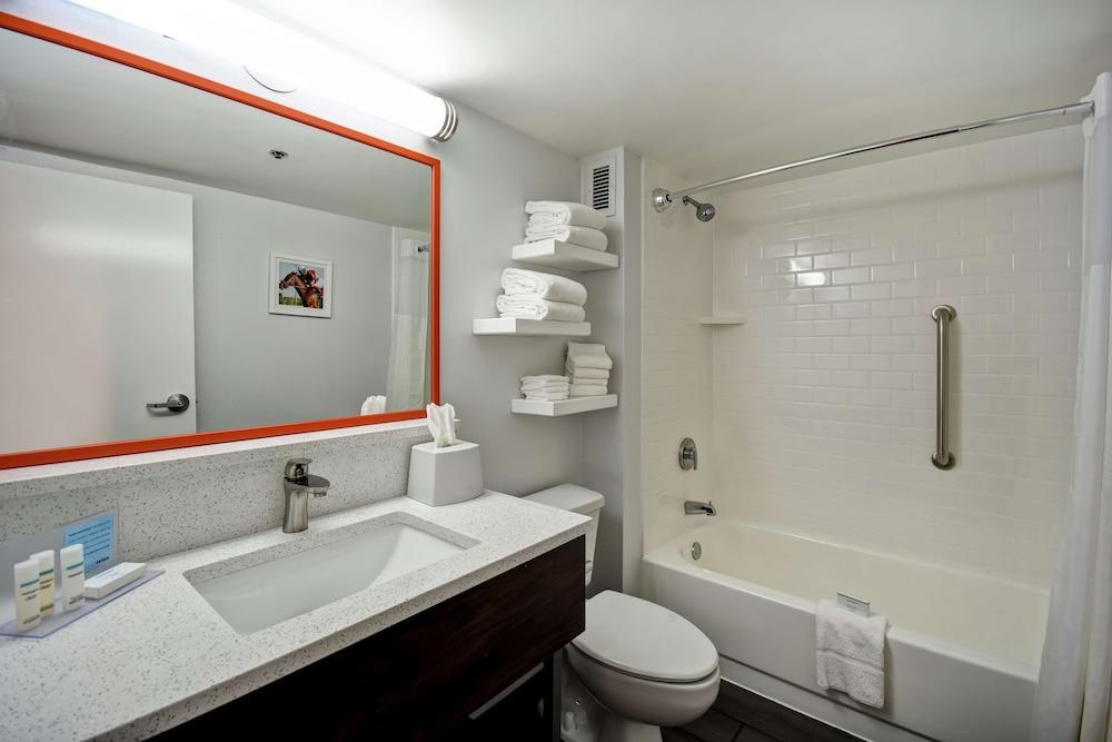 Hampton Inn I-75 Lexington/Hamburg Area photo 15
