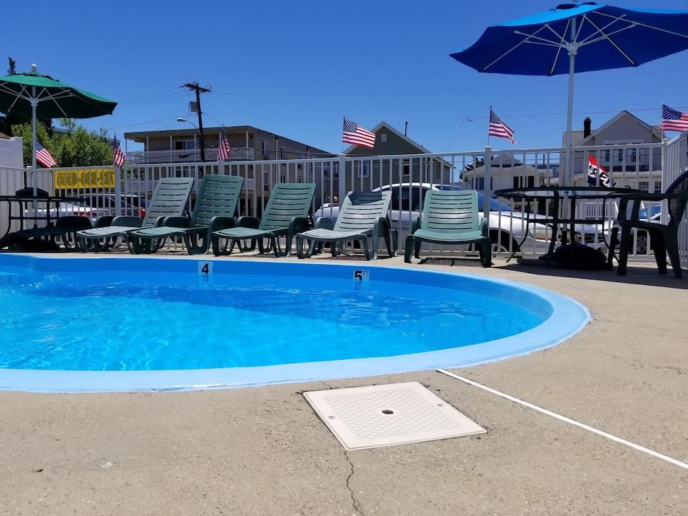 Bay Breeze Motel photo 13
