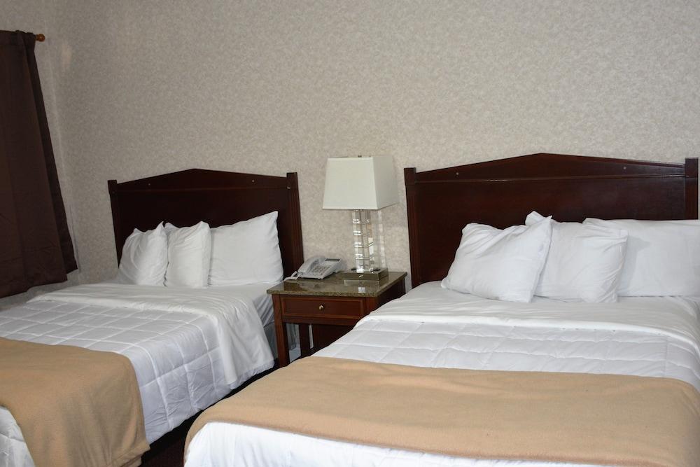 Atlantic Inn & Suites photo 57