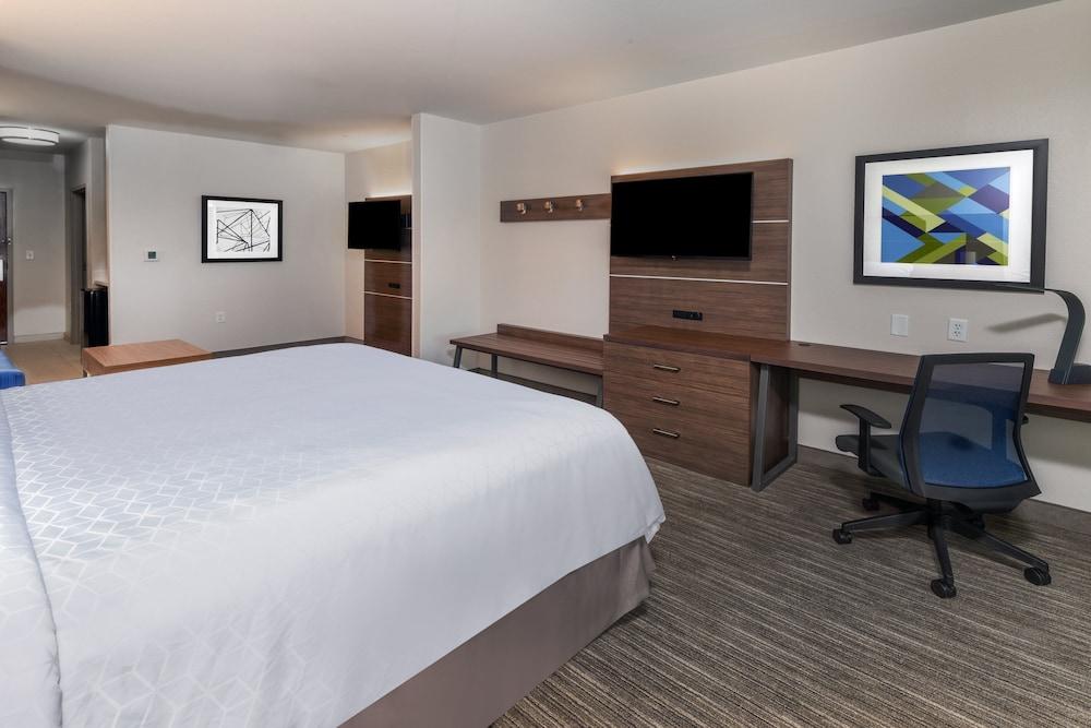 Holiday Inn Express & Suites West by IHG photo 13