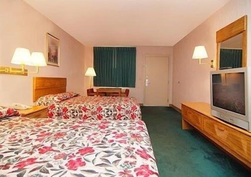 Econo Lodge Lanett photo 29