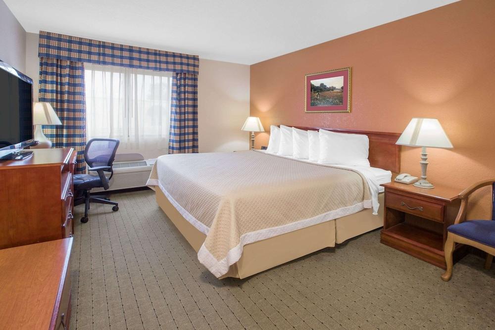 Days Inn by Wyndham Hillsdale photo 5