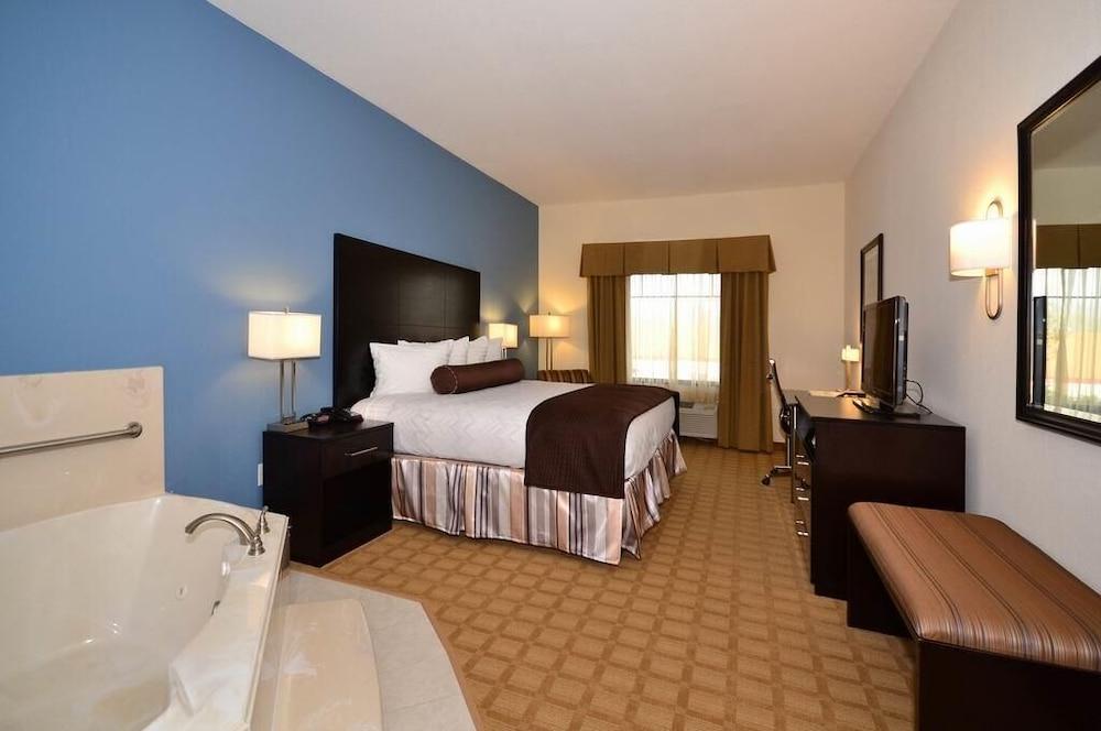 Best Western Plus Lytle Inn & Suites photo 21