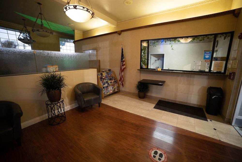 Mid City Inn and Suites photo 8